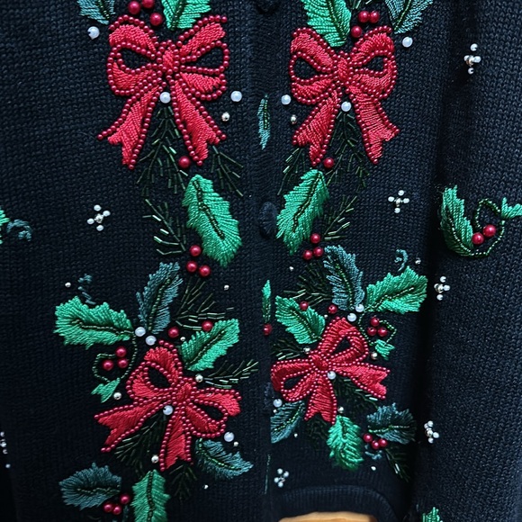Victoria Jones beaded Holiday Sweater with Holly leaves and red ribbons size 1X - Picture 6 of 12